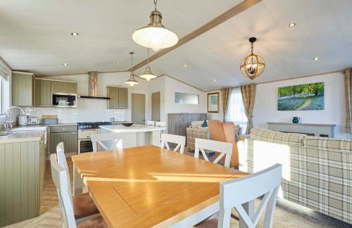 Hedgerow Lodge with Hot Tub - Foto 7
