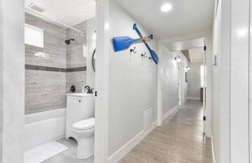 Sunset Island 3 Level Home on the Water sleeps 10 - Photo 40