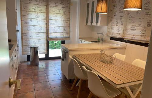 Casa en Ruta de la Plata con piscina comunitaria - Foto 8