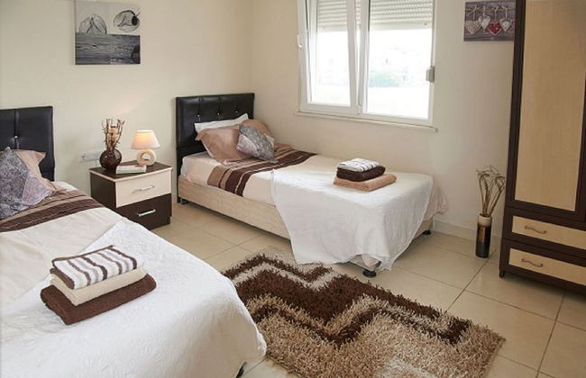 Spacious 2 Bed 2 Bath Home in one of Side's Most Popular Communities - Foto 5