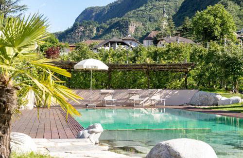 Kreuzwegerhof Nals - Historic Nature Stay with Pool near Meran & Bozen - Photo 3