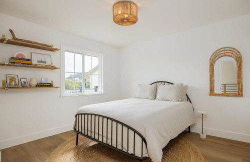 Seaside Home Modern Retreat with Breathtaking Views and Beachside Charm - Foto 26