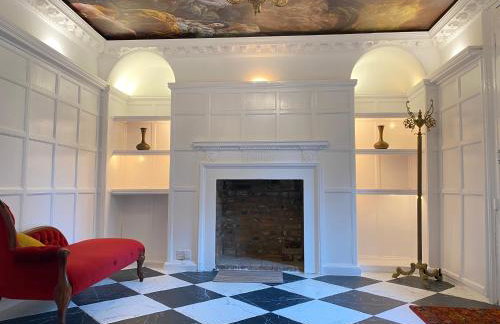 Luxury Grand Windsor Mansion Private 5 Acres & Helipad - Photo 17