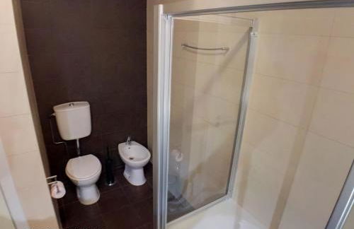 Apartment Beta - 2 Bedrooms, Private Rooftop Patio with Hot Tub, BBQ and View - Foto 14