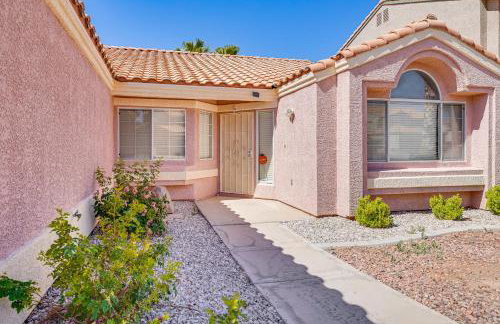 Sleek Vegas Home with Private Pool, Game Room! - Foto 29