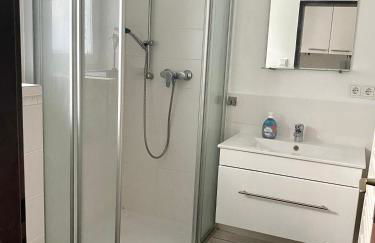 Gemütliche und voll ausgestatette 2 Zimmer Ferienwohnung am Wörthsee mit Terrasse, Grill, Schaukel, Doppelbett oder getrennte Betten fußläufig zu S-Bahn nach München und See, ideal zum Entspannen aber auch zum Arbeiten - Foto 18