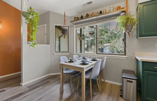 Stylish Home with in Home Gym AC Fully Fenced Yard - Foto 6