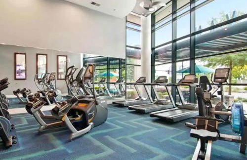 Skyline Retreat Penthouse, Top Floor, Year round Pool, City View! - Foto 8