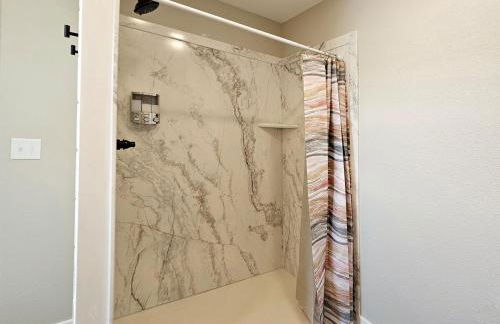 Newly remodeled waterfront home - Photo 2