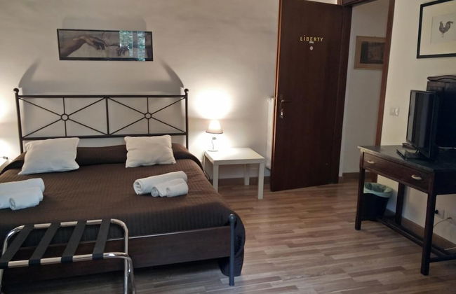 Rome Center Rooms - Photo 22