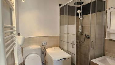 nice flat 1000 mt from city center and parking nearby - Dimora Leopolda - Foto 3, Shower