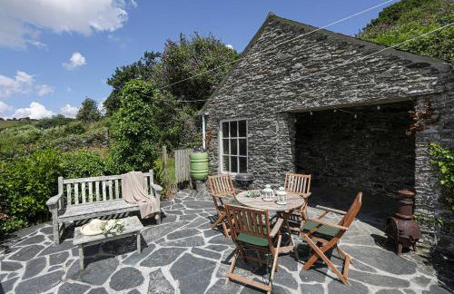 Lobster Pot Portloe views of the village and sea - Photo 4