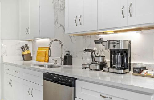 Boston 4BR Home with Parking BBQ Fire - Photo 30