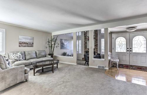Near Shops & Eats! Centennial Home w/ Sunroom - Foto 8