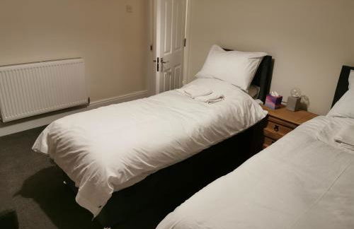 Family Friendly I Pets Welcome I Short Walk to Railway Station I 10min Drive to Safari Park - Foto 25