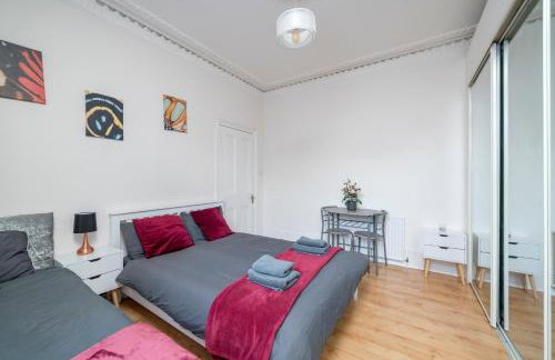 Modern 2Bed North London Flat by D3 Short Stay, Sleeps 6, Private Yard - Foto 11