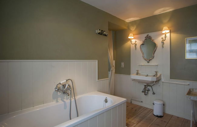 Beautiful Villa Near the Sea - Photo 38