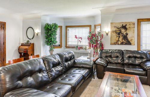 Striking Tudor Revival in Five Points District! - Foto 6