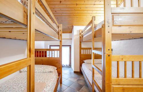 8 Posti letto con Wifi Free, Netflix vicino al Lago di tenno - Foto 8