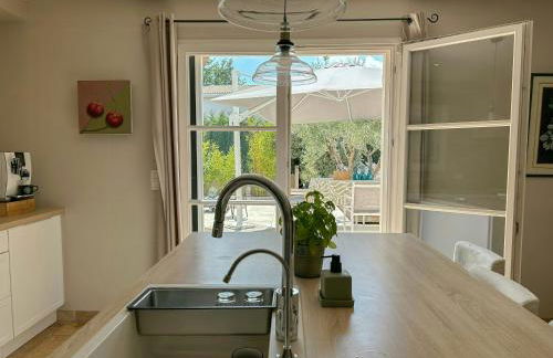 Modern Provençal Villa At The Forest's Edge - Foto 7