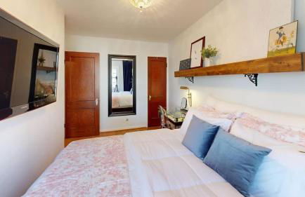 Sojourn Old Town Perfection with Fire Pit and Parking - Foto 11