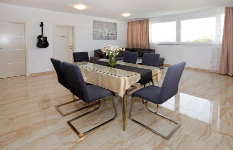 Modern 2-Bed Apt, Late check in available - Photo 39