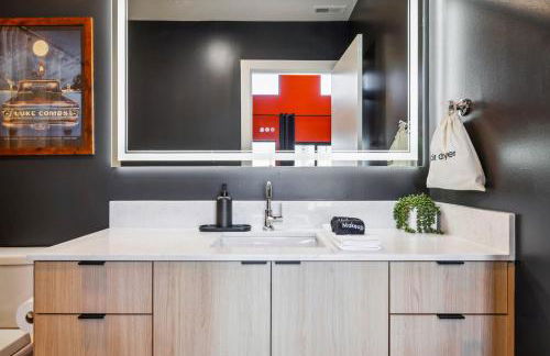 The Rhythm and Rooftop Penthouse Walk To Broadway with Pool and Amazing Views - Foto 36