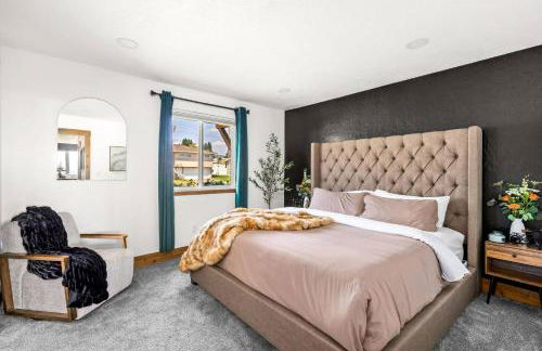 Great Falls Premier Retreat by Wrecked & Refined Stunning Views Hot Tub Family Fun - Foto 12