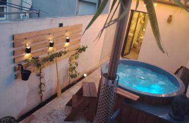 Suite romantique avec jacuzzi privatif - Photo 9