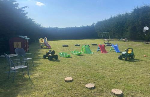 FAIRVIEW FARM Holiday Accommodation 14 Luxury Lodges, Cabins, Dog Friendly, Suitable for Couples, Families and Groups, Wedding Guests , Corporate events, Sleeps 2-65 guests in Ravenshead, Nottingham near Sherwood Forest, set in 88 acres - Photo 27