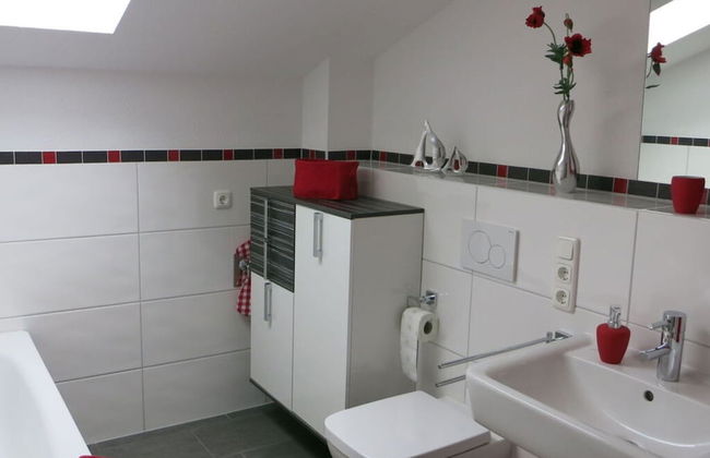 Beach Apartment With sea Views - Photo 10