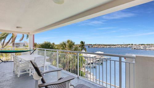 Andros - Spacious 2x2 Waterfront Condo - Photo 1