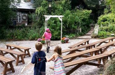 Eclectic Riverfront Log Cabin and Artist Retreat for Groups in Castle Hayne, North Carolina - Foto 7