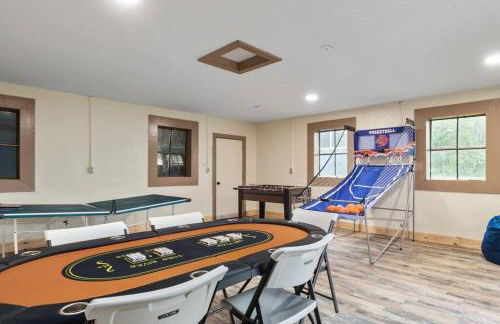 Hidden Hollow 3BD Cabin - Hot Tub, Wifi, Game Room, Fire Pit - Foto 13