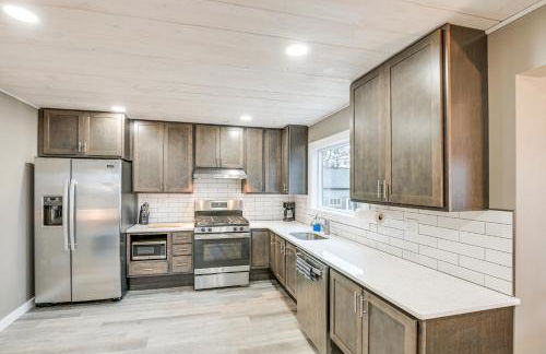 Cozy Maine Getaway Covered Deck, Walk to Beach! - Photo 9