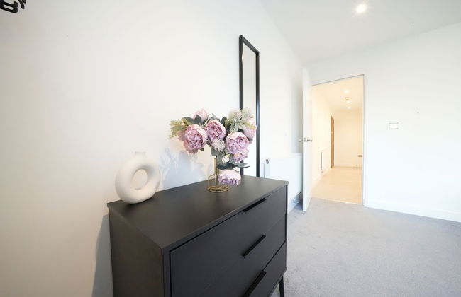 Heathrow Charge and Go - Photo 13