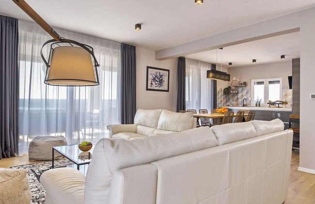 Villa with Swimming Pool, Outdoor Kitchen, Sauna, Hot Tub, Play Area, Sea View - Foto 16