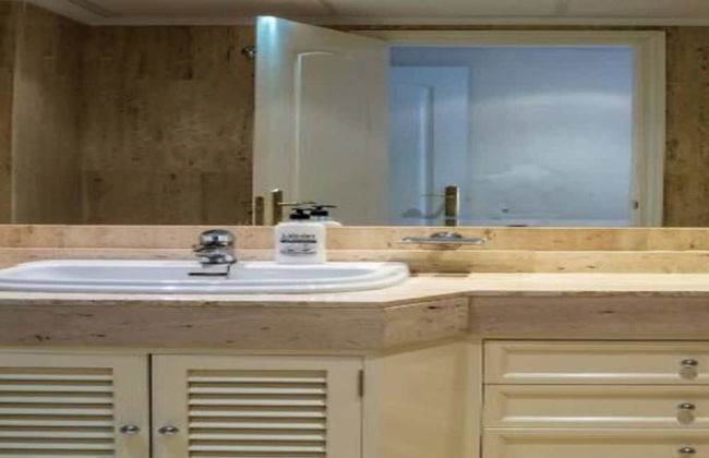 2 Bed Apartment Sleeps 4 - Pool Access - Garden - Foto 6