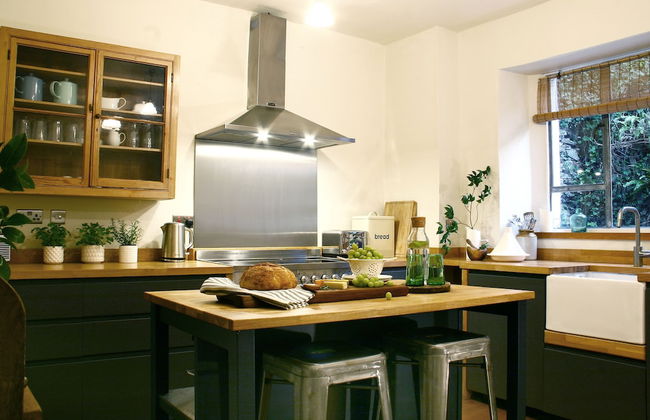 Beautiful 6-bed - Sleeps 12 - Stunning Views - Photo 12