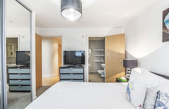 Canary Wharf Luxury Apartments - Photo 21