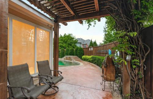 Lewisville Luxe Pool Getaway - Patio BBQ TV Room - Foto 42