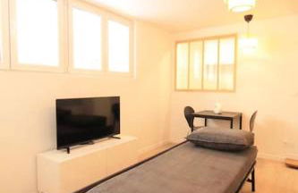 Disponible - Appartement Entier Rénové - Canapé Lit Emma - RERB, 5mn Paris - 2 pers - Parking Rue Gratuit - Tout équipé - 1er étage - 3 - Foto 10