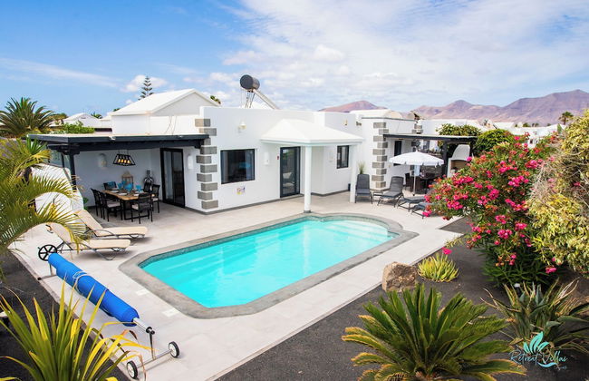 Gorgeous Newly Renovated 4-bedroom Villa! - Photo 1