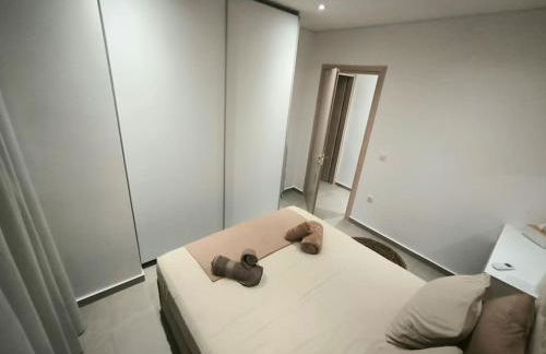 Floral Home 2 - 1st floor apt with private parking! - Photo 23