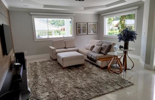 Casa Teresópolis perto do centro com três suítes e piscina - Foto 21