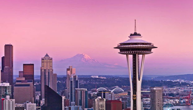 Space Needle al tramonto