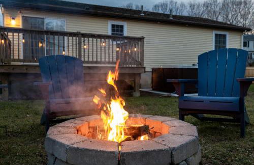 NEW! Updated Mystic Home w/ Sauna, Hot Tub & Deck - Foto 39