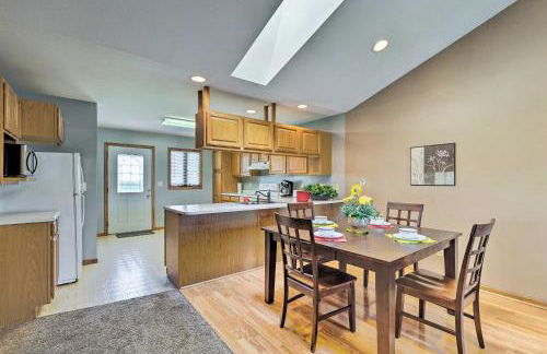 Elwood Townhome with Patio - 7 Mi to Johnson Lake - Foto 7