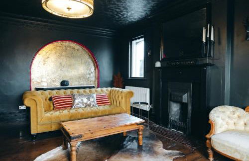 Large 7 Bedroom House for Families and Work Crews Hot Tub Parking Wi-Fi sleeps 17 - Foto 20