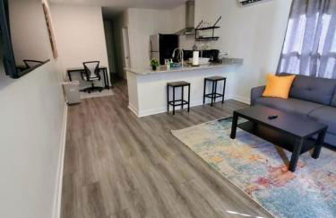 LakewoodLyon Park Renovated Cottage Near Duke 26A - Foto 1